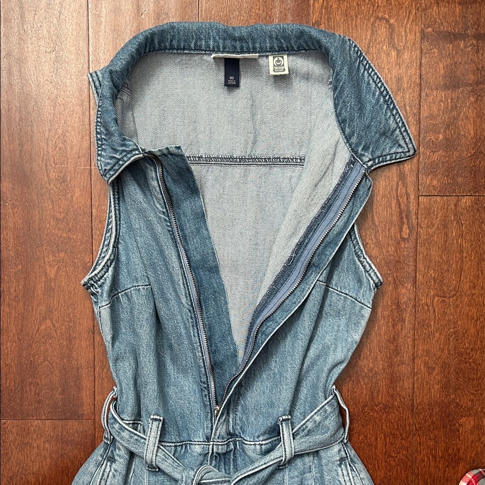 Adorable Universal Thread Blue Denim Overalls Wit… - image 6
